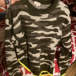 Ultra flirt camp sweater size L